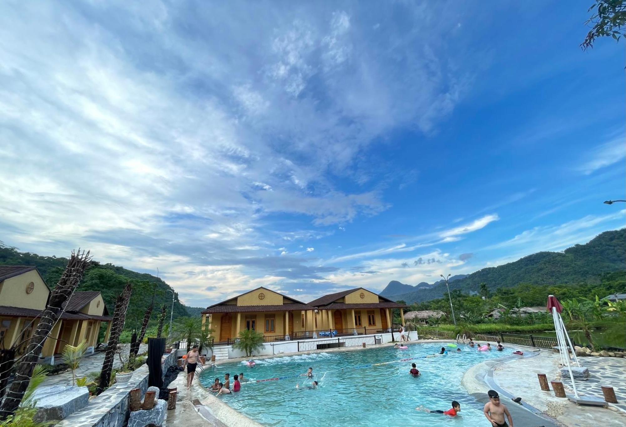 Sky Bay Lodge Ha Giang Exterior foto